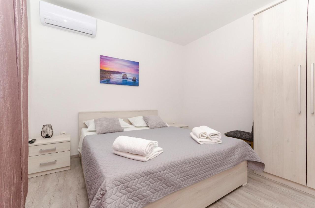 Apartments Silvana Supetar Extérieur photo