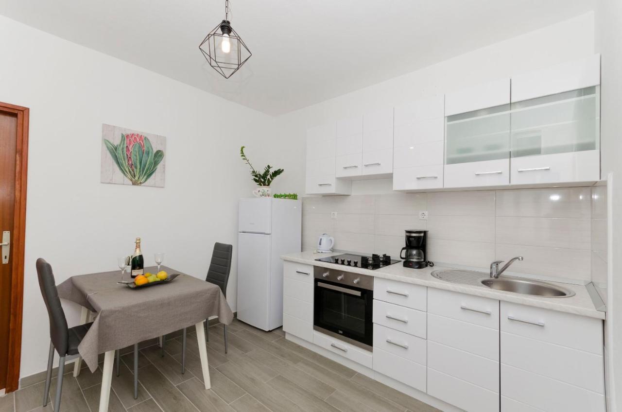Apartments Silvana Supetar Extérieur photo
